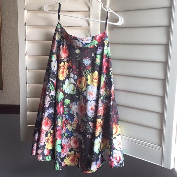 Chi Chi London floral print midi skirt - Picture 8 of 8